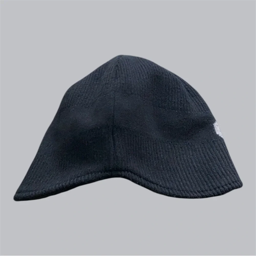 Carhartt Black Child/Youth Beanie with Ear Flaps and Fleece Lining EUC